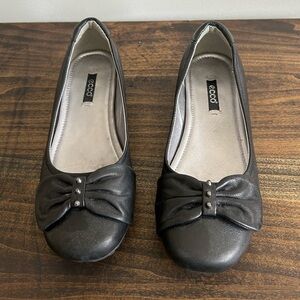 ECCO Black Flats with Bow Accent, Size 36.